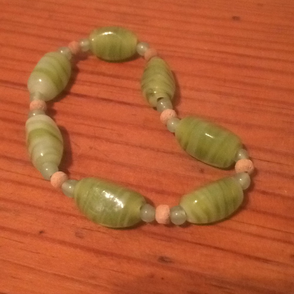 Green glass bead and wood stretch bracelet